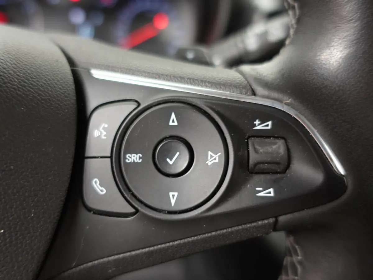 Opel Combo 1.5D 130 pk Aut-8 L2H1 Edition Airco Bluetooth Navi Camera PDC 2-zits