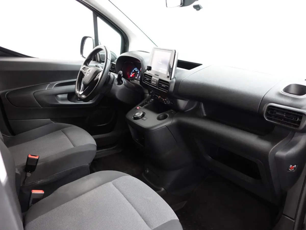 Opel Combo 1.5D 130 pk Aut-8 L2H1 Edition Airco Bluetooth Navi Camera PDC 2-zits