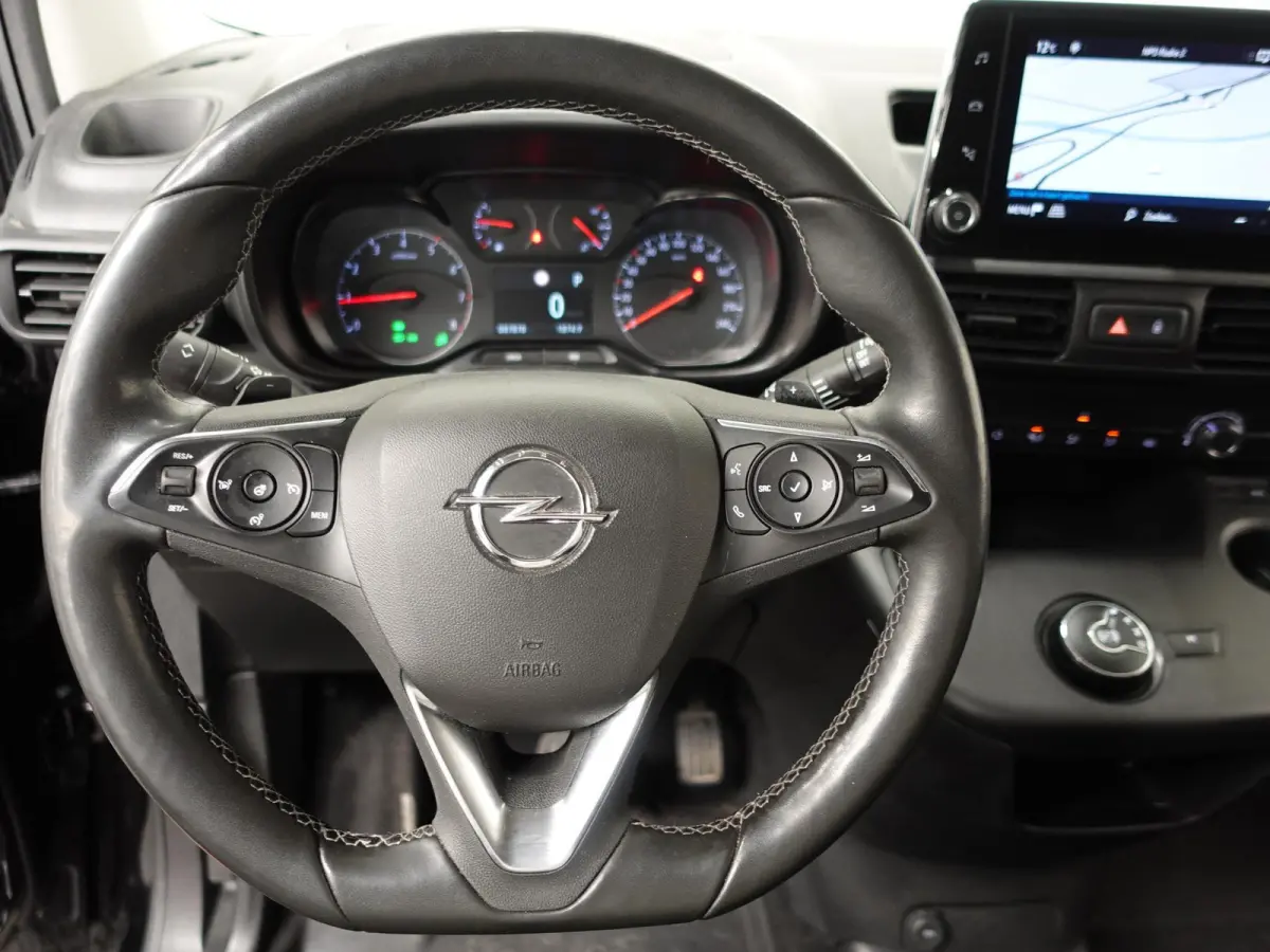 Opel Combo 1.5D 130 pk Aut-8 L2H1 Edition Airco Bluetooth Navi Camera PDC 2-zits