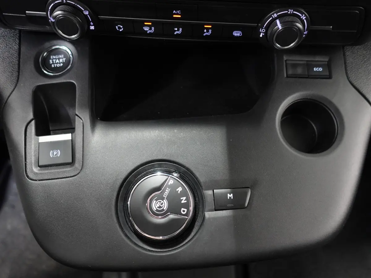 Opel Combo 1.5D 130 pk Aut-8 L2H1 Edition Airco Bluetooth Navi Camera PDC 2-zits