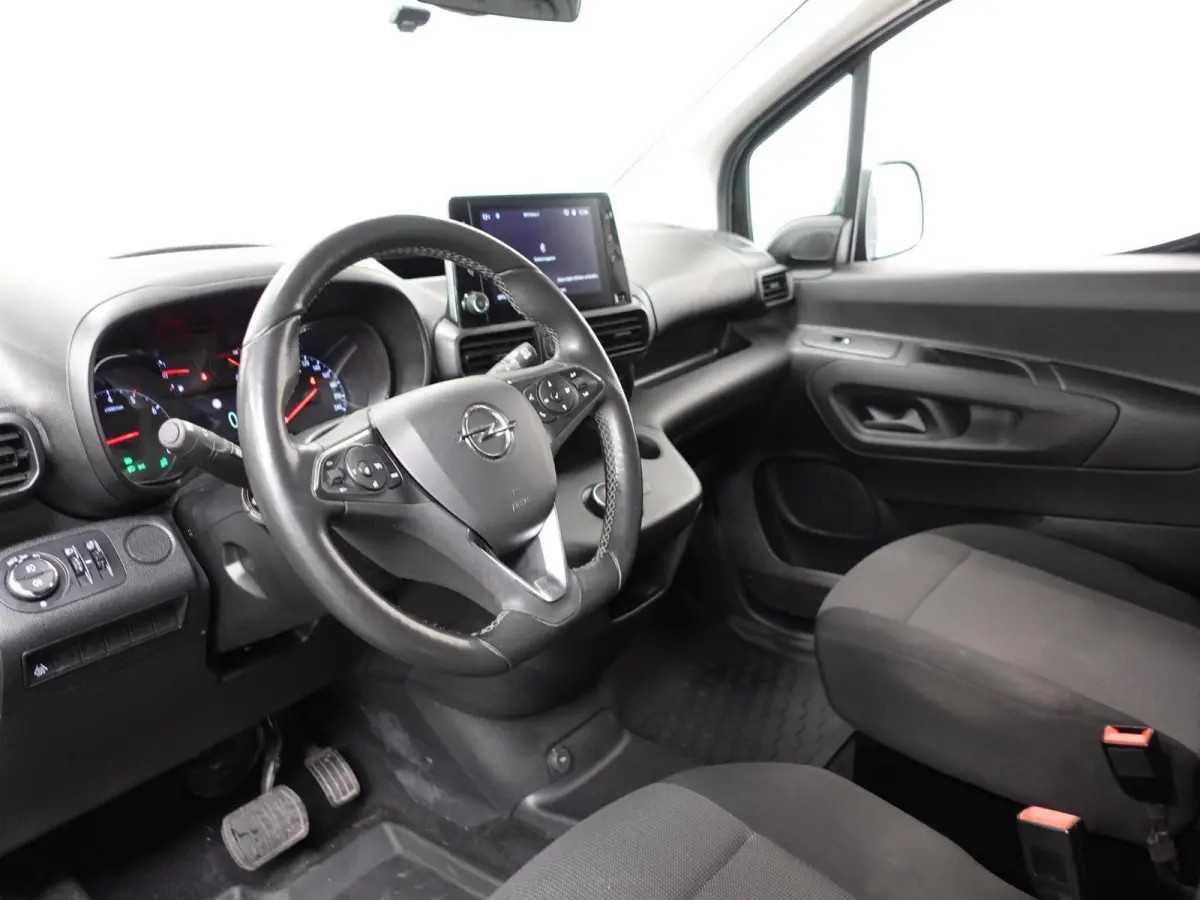 Opel Combo 1.5D 130 pk Aut-8 L2H1 Edition Airco Bluetooth Navi Camera PDC 2-zits