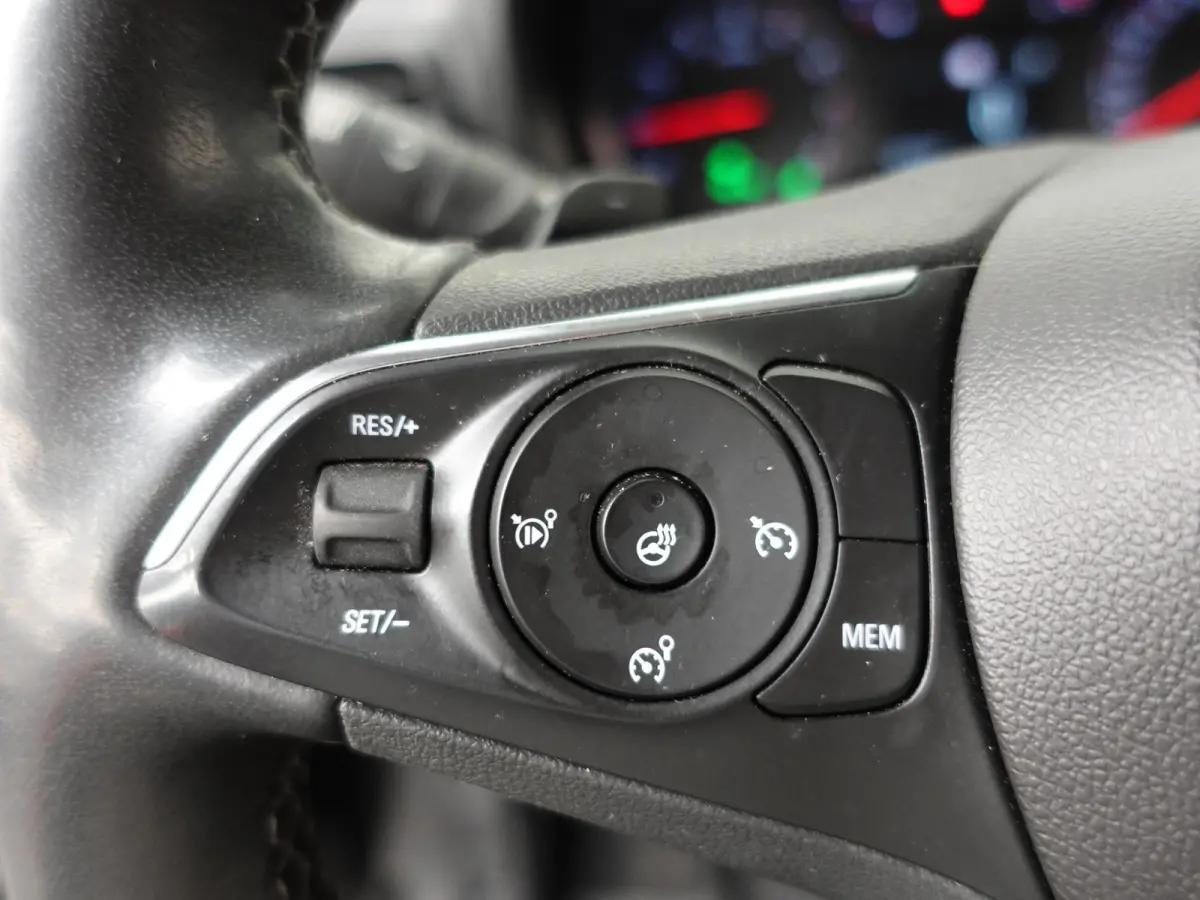 Opel Combo 1.5D 130 pk Aut-8 L2H1 Edition Airco Bluetooth Navi Camera PDC 2-zits