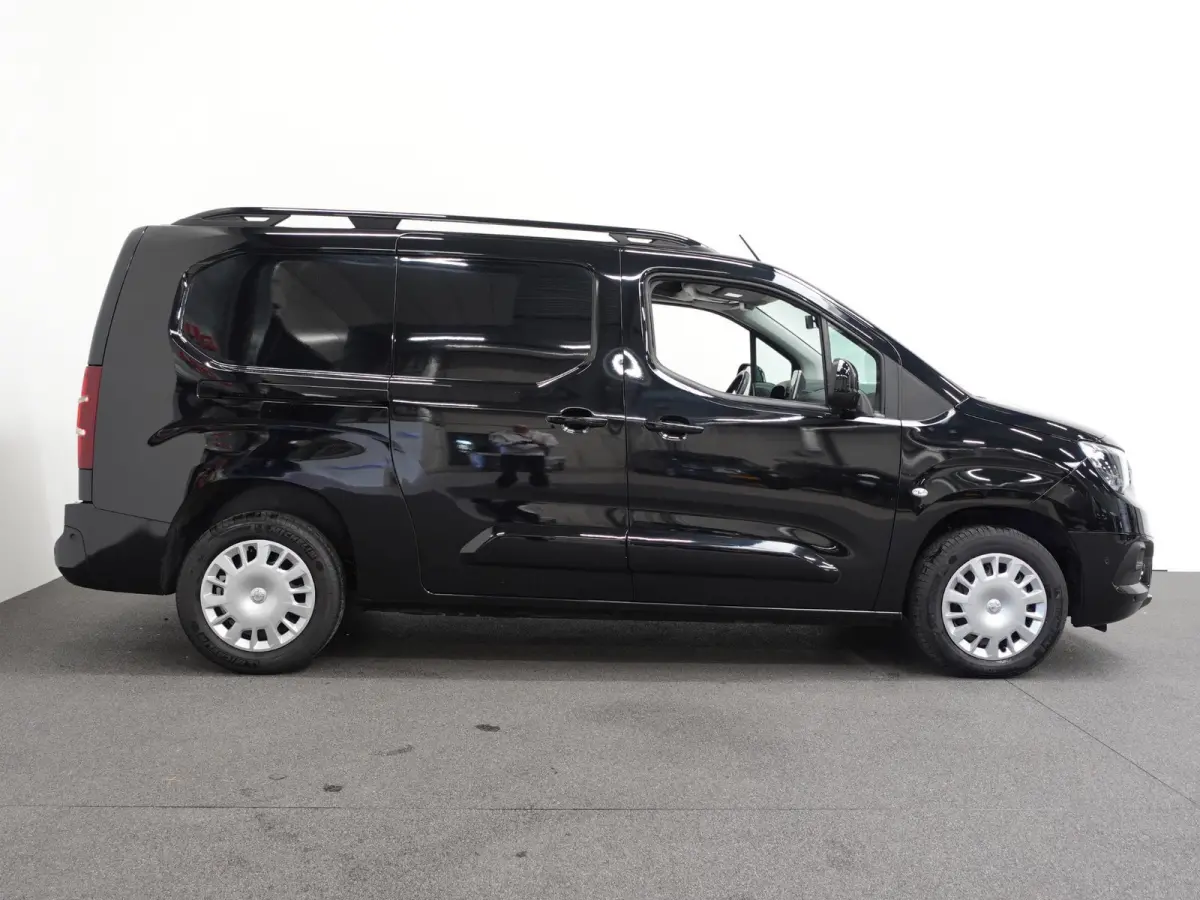 Opel Combo 1.5D 130 pk Aut-8 L2H1 Edition Airco Bluetooth Navi Camera PDC 2-zits