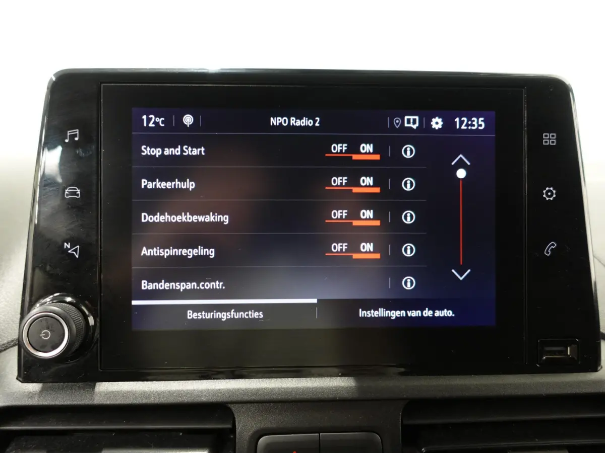 Opel Combo 1.5D 130 pk Aut-8 L2H1 Edition Airco Bluetooth Navi Camera PDC 2-zits