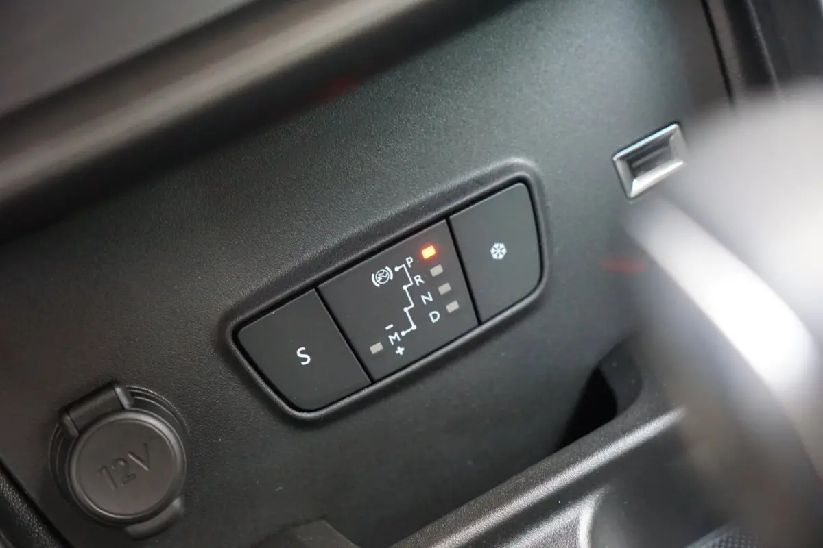 1.2 PureTech S&S Shine 110pk Automaat - Sable - Nieuwstaat