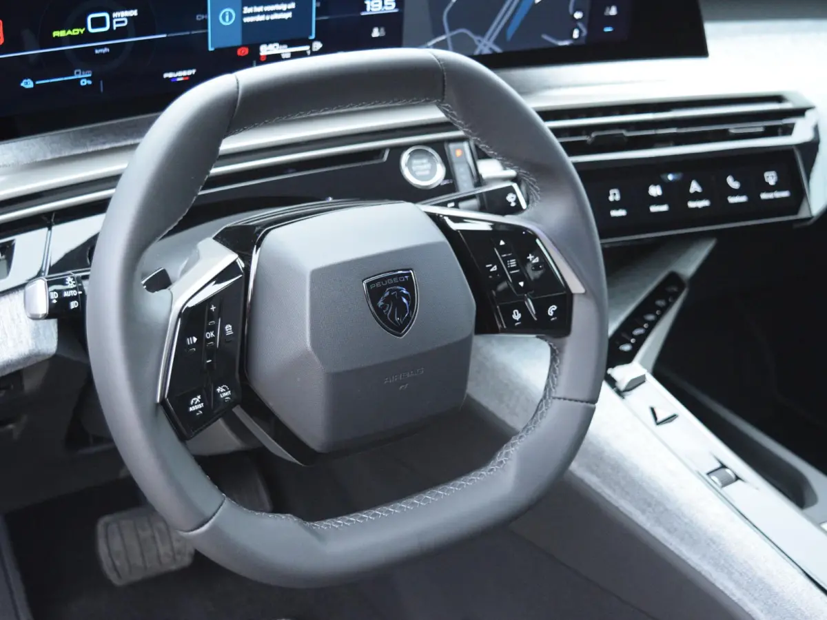 1.6 plug-in Hybrid 195 Allure PARKEERSENSOREN MET CAMERA | CLIMATE CONTROL | CRUISE CONTROL | DEMO