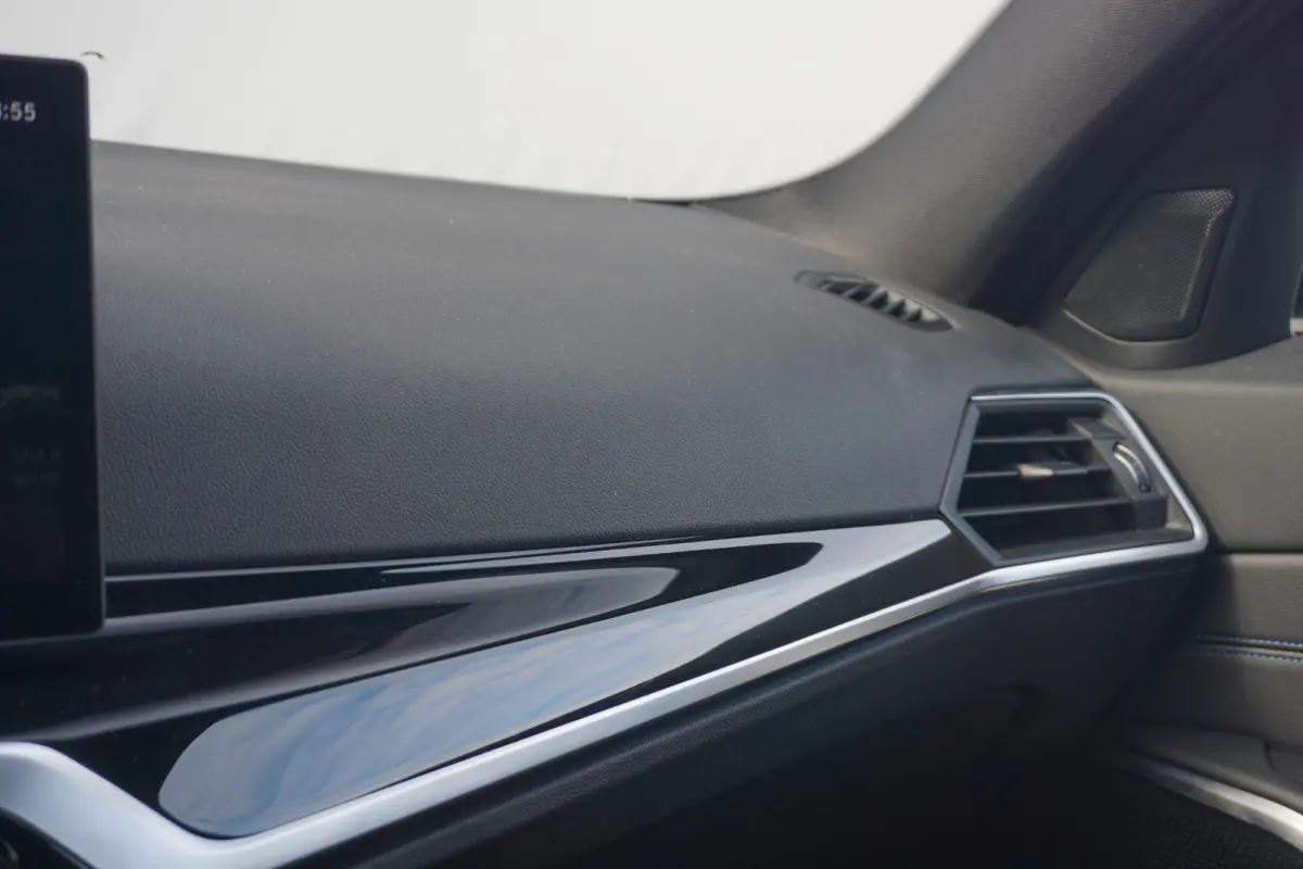320e | SoH 88% | M Sportpakket Pro | Active Cruise Control | HiFi System | Elektrisch verstelbare stoelen | Stuurwielrand verwarmd