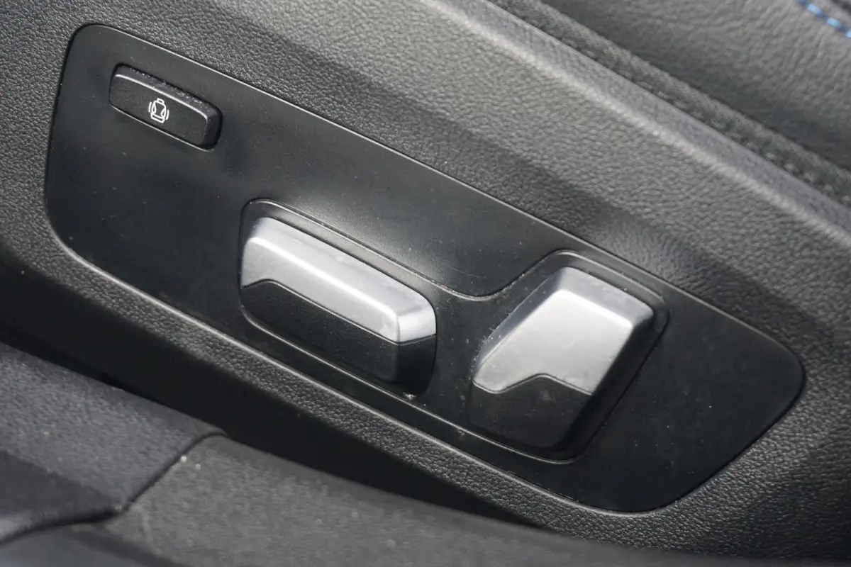 320e | SoH 88% | M Sportpakket Pro | Active Cruise Control | HiFi System | Elektrisch verstelbare stoelen | Stuurwielrand verwarmd