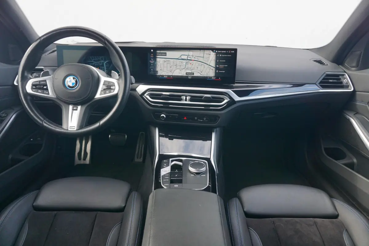 320e | SoH 88% | M Sportpakket Pro | Active Cruise Control | HiFi System | Elektrisch verstelbare stoelen | Stuurwielrand verwarmd