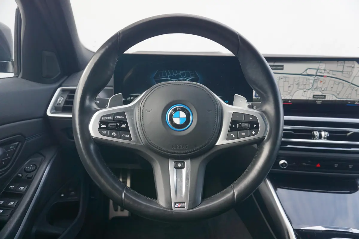 320e | SoH 88% | M Sportpakket Pro | Active Cruise Control | HiFi System | Elektrisch verstelbare stoelen | Stuurwielrand verwarmd