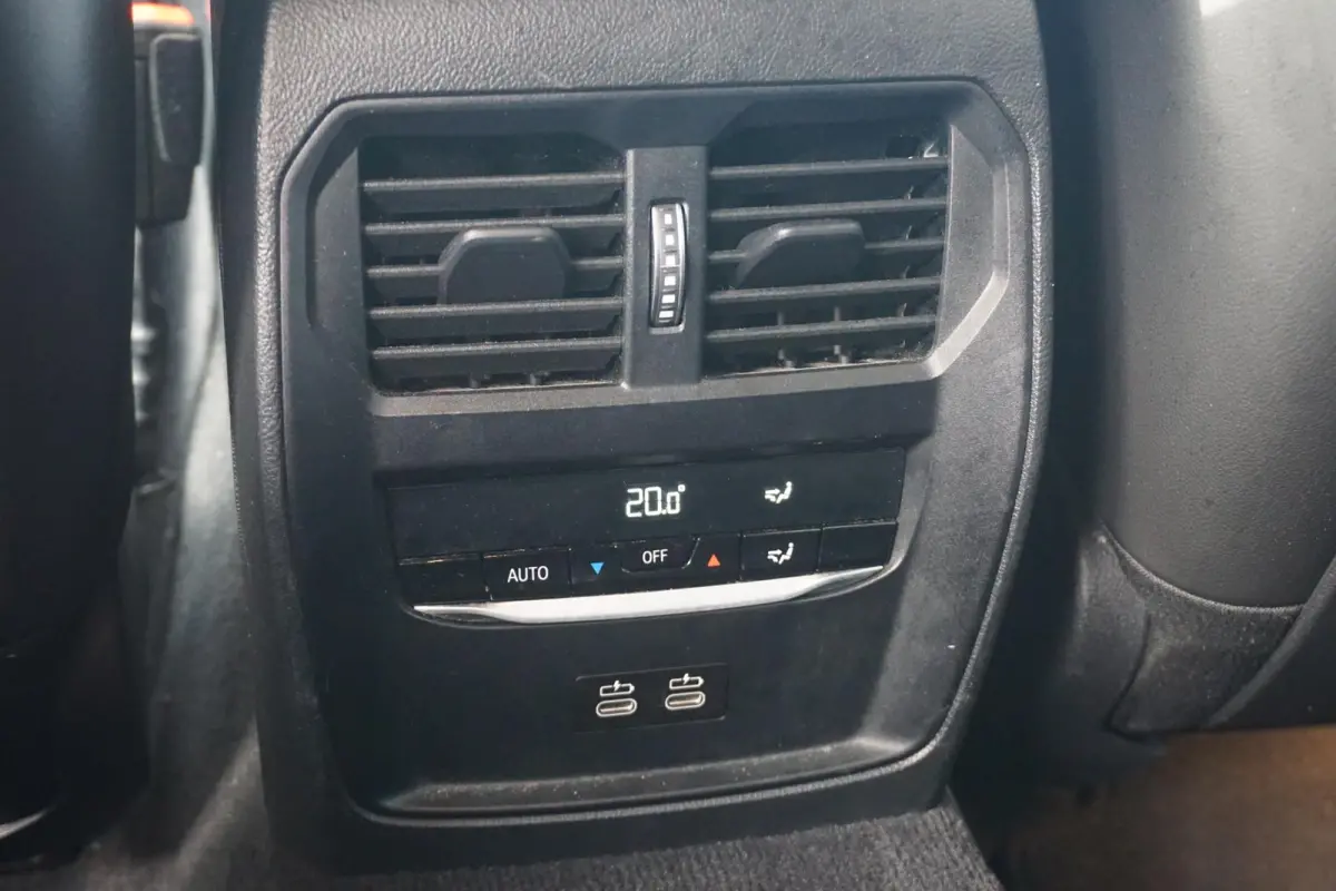 320e | SoH 88% | M Sportpakket Pro | Active Cruise Control | HiFi System | Elektrisch verstelbare stoelen | Stuurwielrand verwarmd