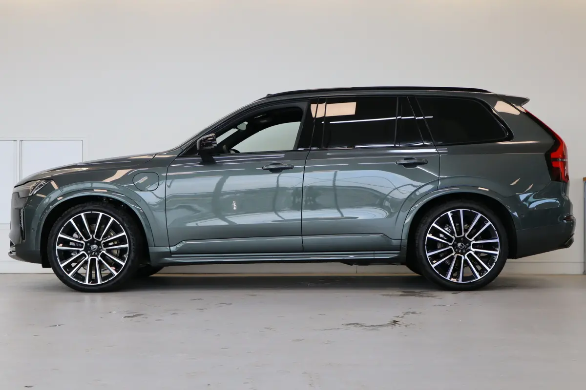 T8 406PK AWD Ultra Dark Executive Ed. | B&W | Luchtvering | 22" | Gelam. glas | Massage/ventilatie