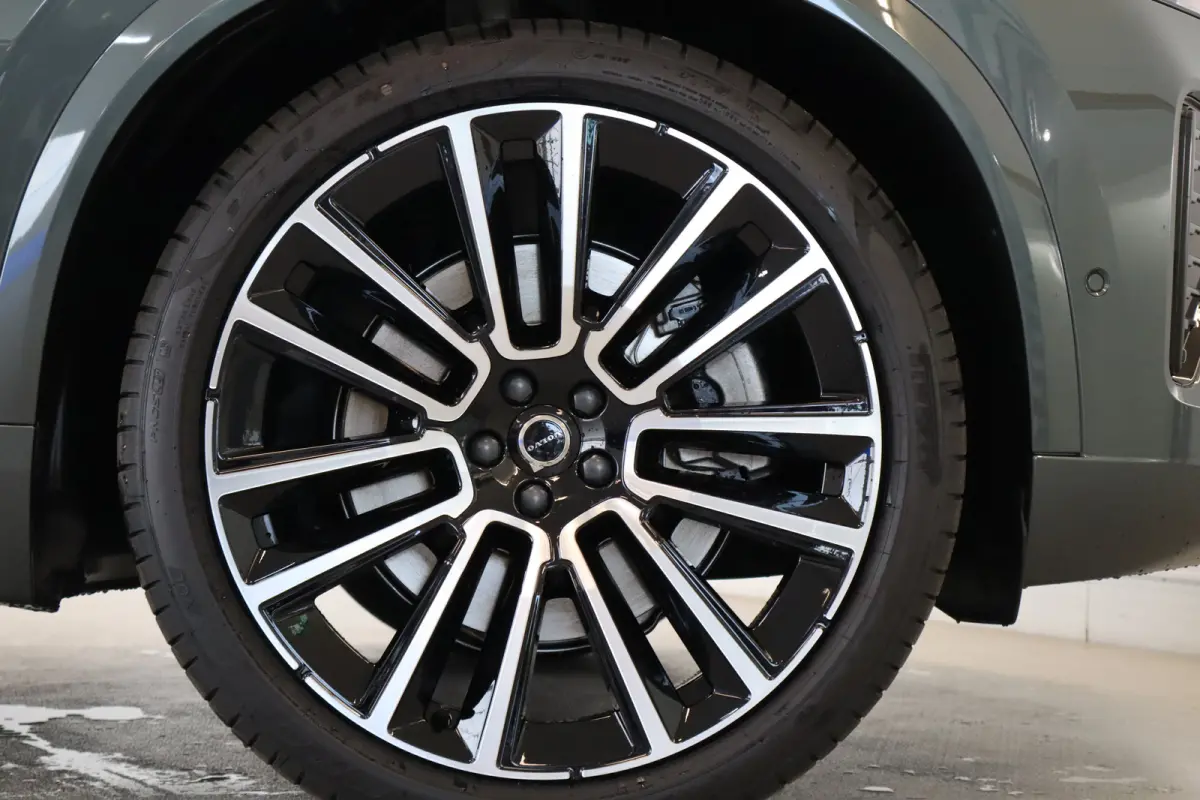 T8 406PK AWD Ultra Dark Executive Ed. | B&W | Luchtvering | 22" | Gelam. glas | Massage/ventilatie