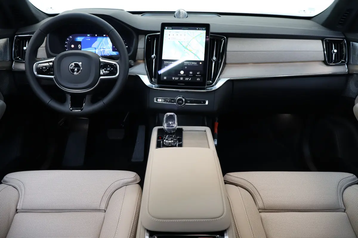 T8 406PK AWD Ultra Dark Executive Ed. | B&W | Luchtvering | 22" | Gelam. glas | Massage/ventilatie