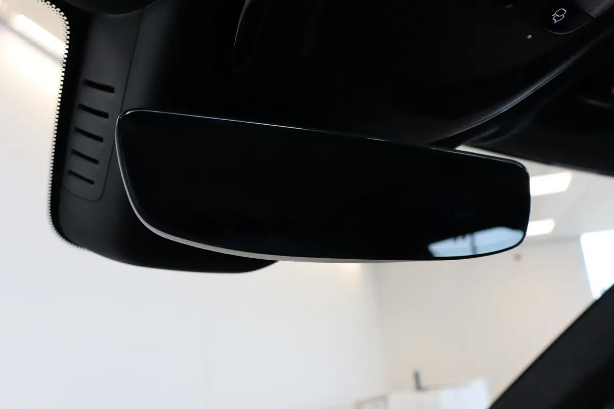 T8 406PK AWD Ultra Dark Executive Ed. | B&W | Luchtvering | 22" | Gelam. glas | Massage/ventilatie