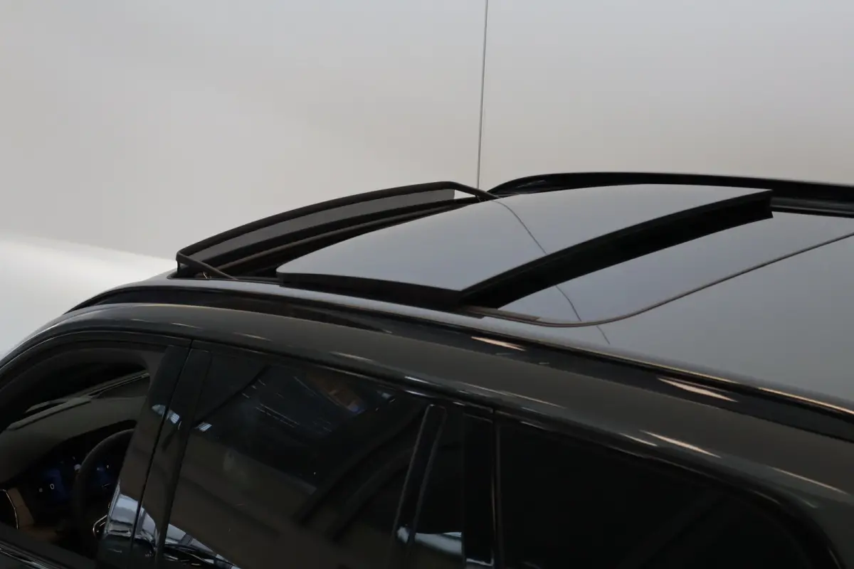 T8 406PK AWD Ultra Dark Executive Ed. | B&W | Luchtvering | 22" | Gelam. glas | Massage/ventilatie