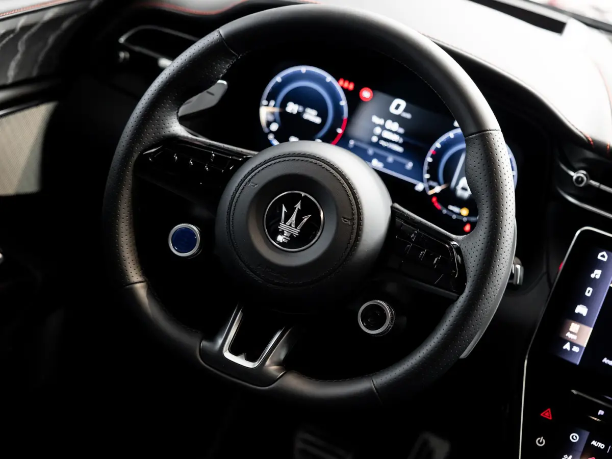 2.0 MHEV Modena | 330pk | Travel Package | Climate Package | Tech Package | 21" velgen | Panoramadak | Geluidswerend glas