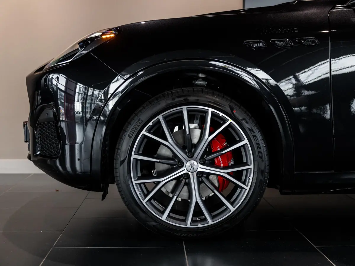 2.0 MHEV Modena | 330pk | Travel Package | Climate Package | Tech Package | 21" velgen | Panoramadak | Geluidswerend glas