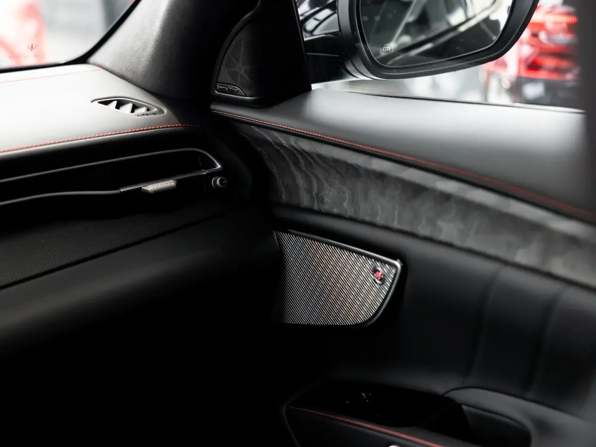 2.0 MHEV Modena | 330pk | Travel Package | Climate Package | Tech Package | 21" velgen | Panoramadak | Geluidswerend glas