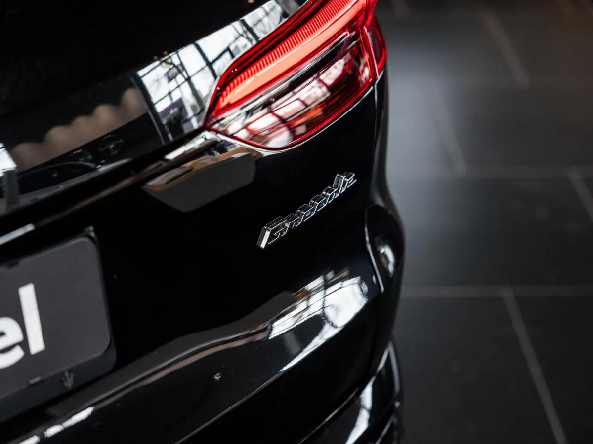 2.0 MHEV Modena | 330pk | Travel Package | Climate Package | Tech Package | 21" velgen | Panoramadak | Geluidswerend glas
