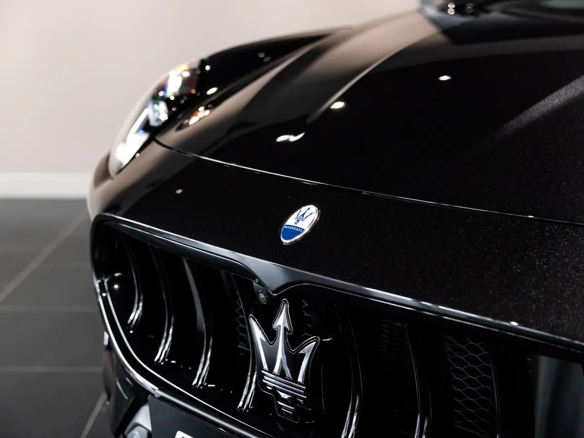 2.0 MHEV Modena | 330pk | Travel Package | Climate Package | Tech Package | 21" velgen | Panoramadak | Geluidswerend glas
