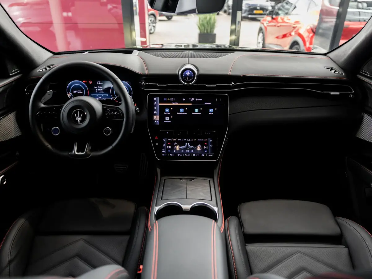 2.0 MHEV Modena | 330pk | Travel Package | Climate Package | Tech Package | 21" velgen | Panoramadak | Geluidswerend glas