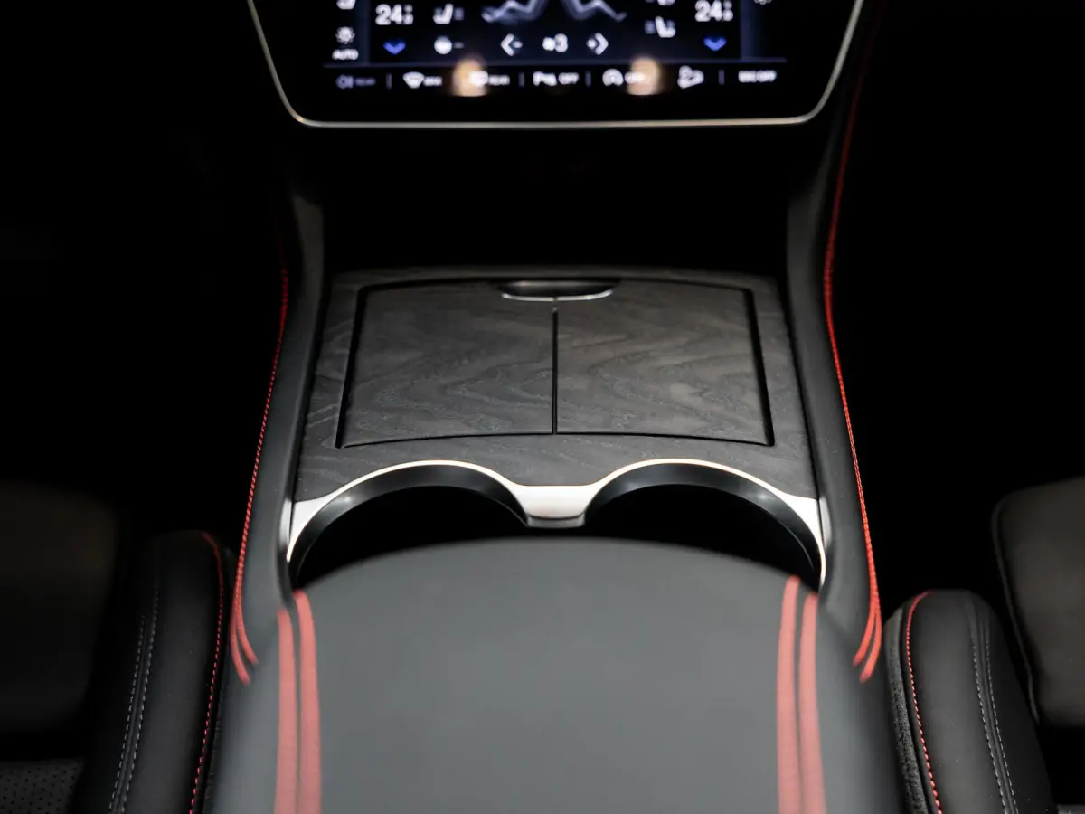 2.0 MHEV Modena | 330pk | Travel Package | Climate Package | Tech Package | 21" velgen | Panoramadak | Geluidswerend glas