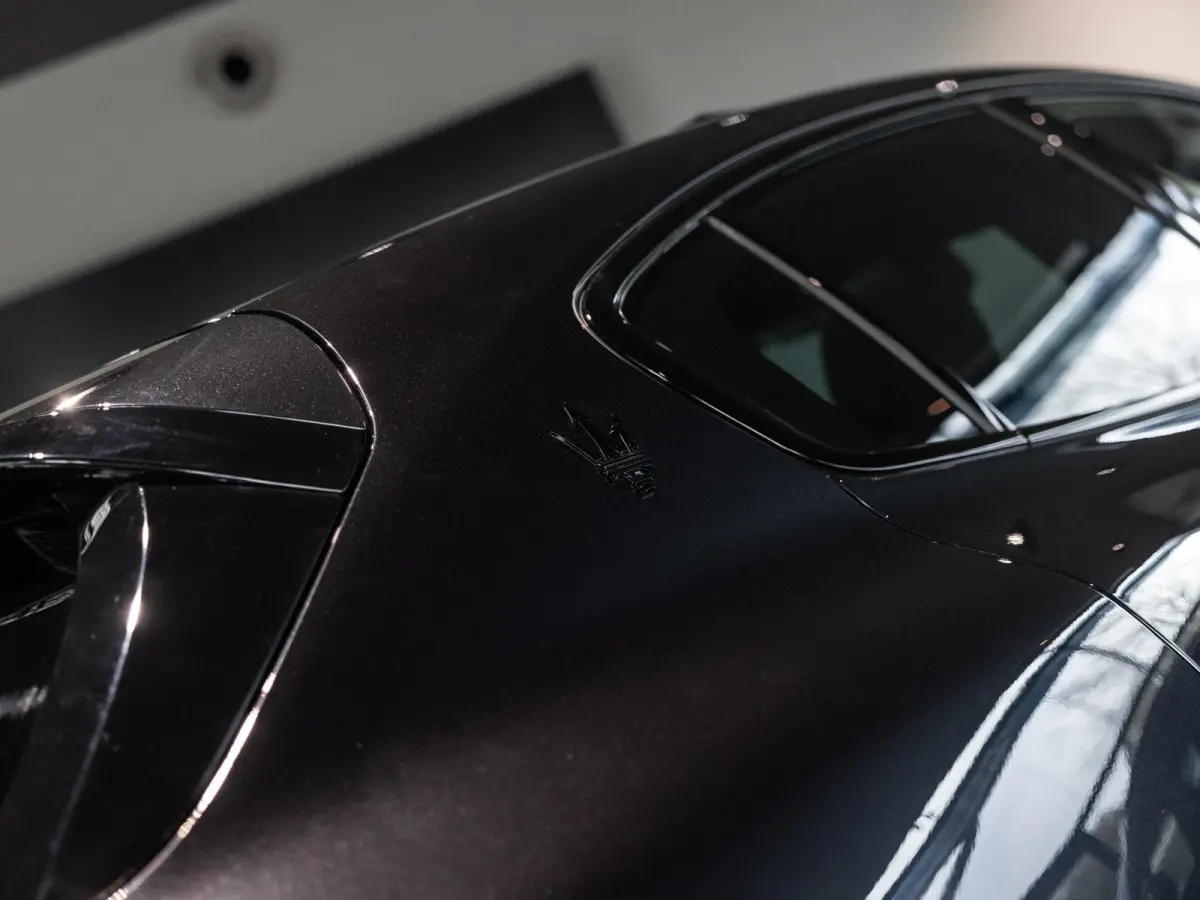 2.0 MHEV Modena | 330pk | Travel Package | Climate Package | Tech Package | 21" velgen | Panoramadak | Geluidswerend glas