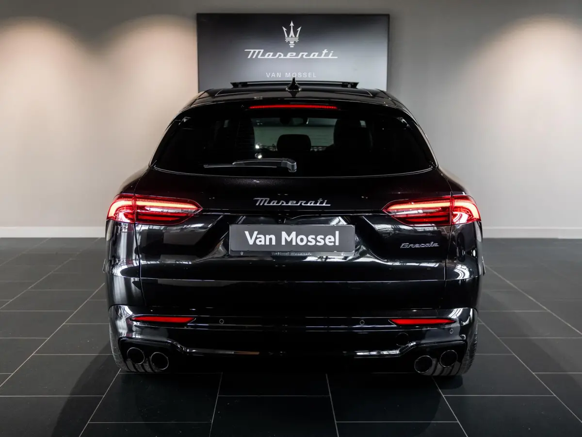 2.0 MHEV Modena 330pk | Travel Package | Climate Package | Tech Package | 21" velgen | Panoramadak | Geluidswerend glas