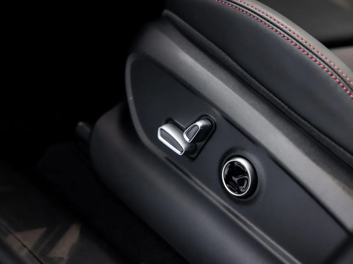 2.0 MHEV Modena | 330pk | Travel Package | Climate Package | Tech Package | 21" velgen | Panoramadak | Geluidswerend glas