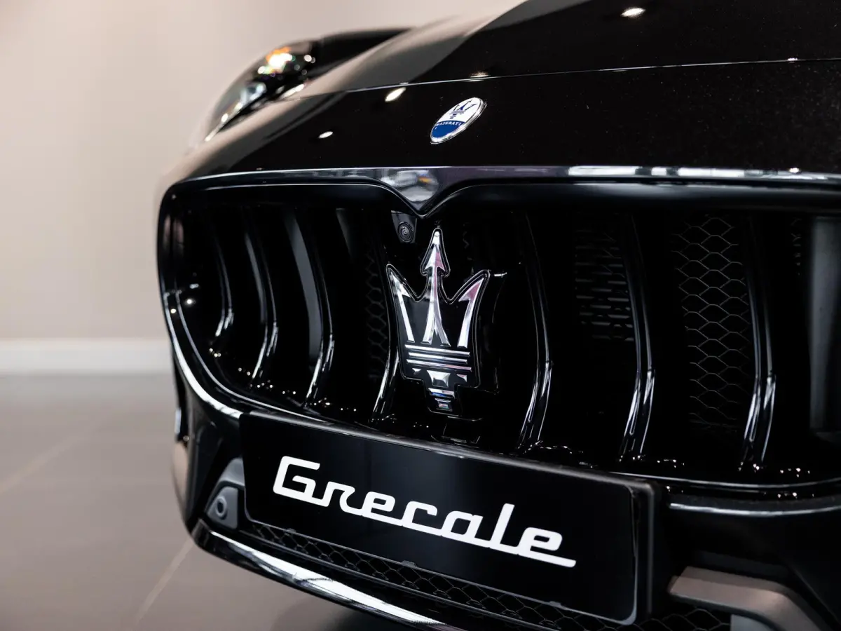 2.0 MHEV Modena | 330pk | Travel Package | Climate Package | Tech Package | 21" velgen | Panoramadak | Geluidswerend glas