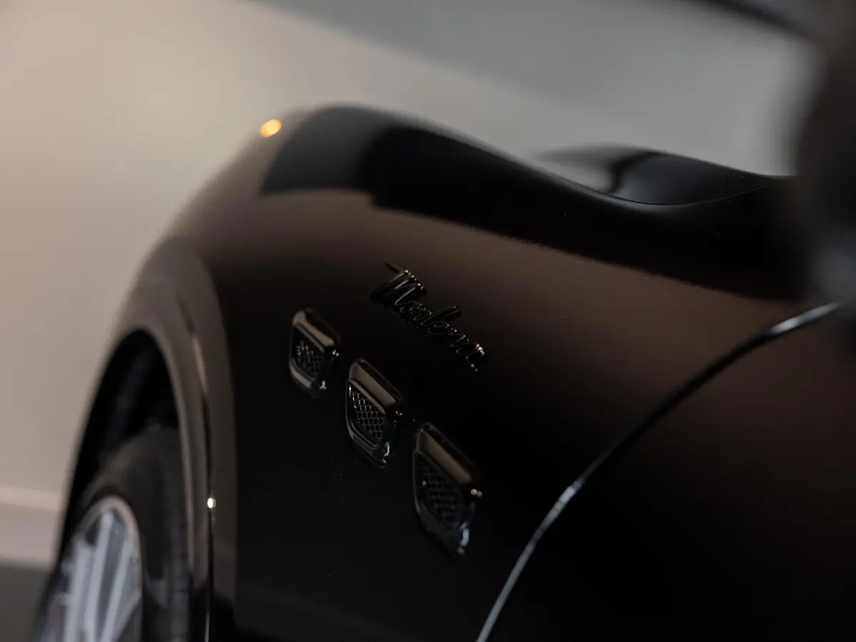 2.0 MHEV Modena 330pk | Travel Package | Climate Package | Tech Package | 21" velgen | Panoramadak | Geluidswerend glas