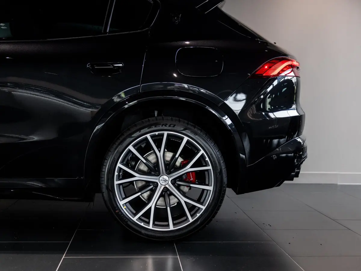 2.0 MHEV Modena | 330pk | Travel Package | Climate Package | Tech Package | 21" velgen | Panoramadak | Geluidswerend glas