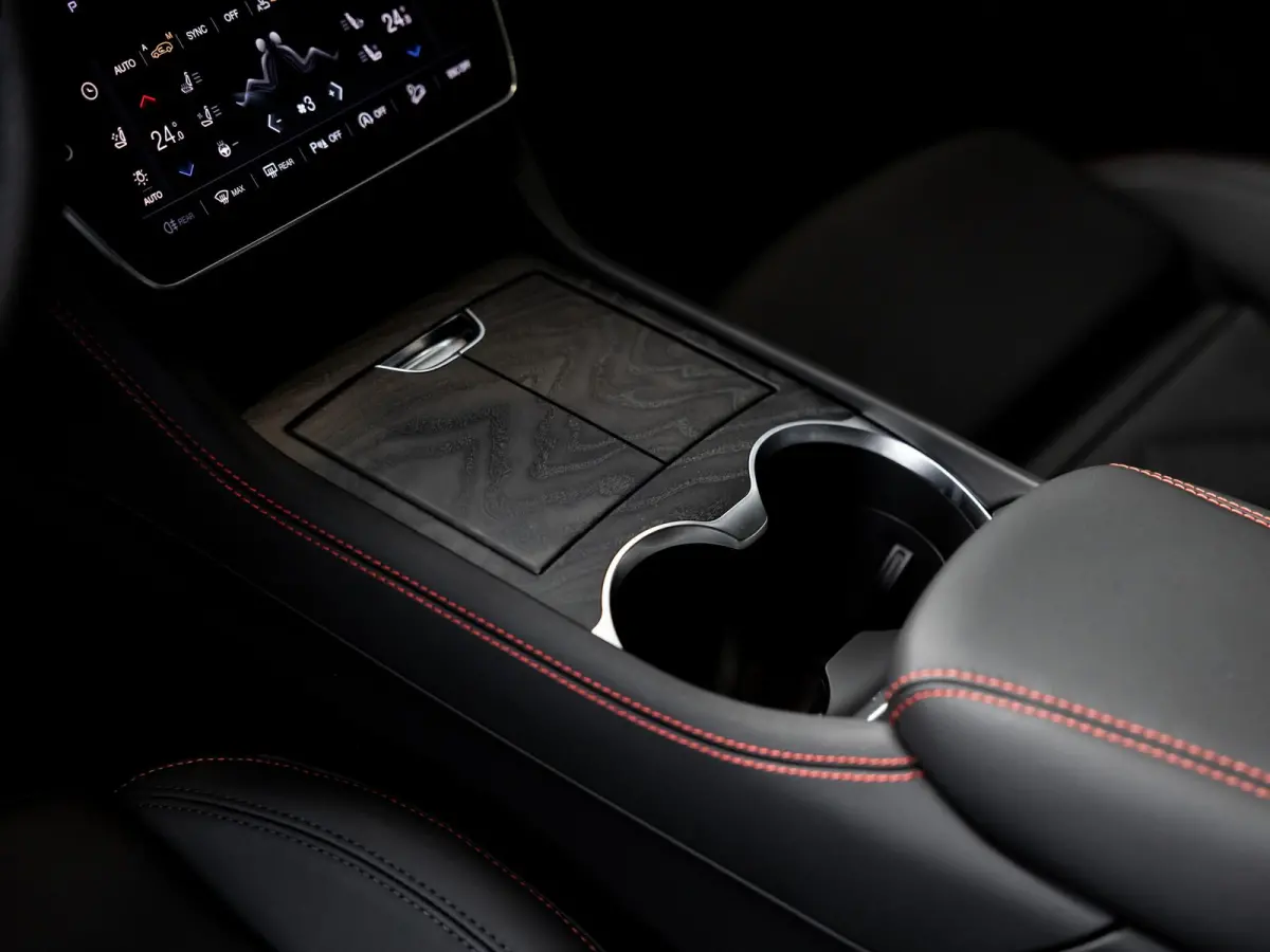 2.0 MHEV Modena | 330pk | Travel Package | Climate Package | Tech Package | 21" velgen | Panoramadak | Geluidswerend glas