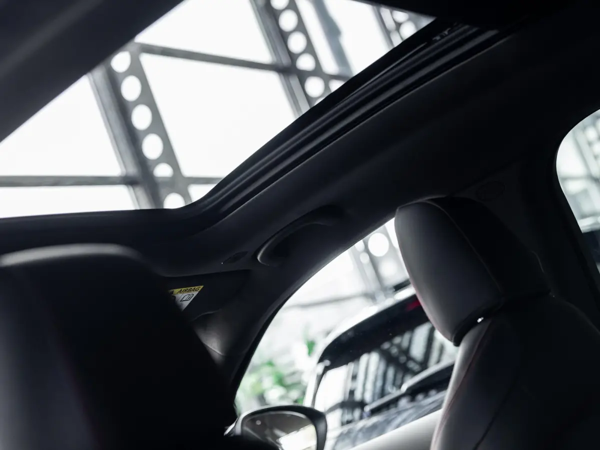 2.0 MHEV Modena | 330pk | Travel Package | Climate Package | Tech Package | 21" velgen | Panoramadak | Geluidswerend glas