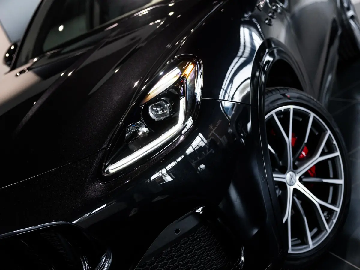 2.0 MHEV Modena 330pk | Travel Package | Climate Package | Tech Package | 21" velgen | Panoramadak | Geluidswerend glas