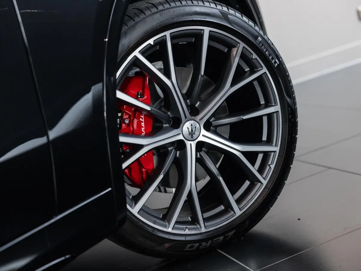 2.0 MHEV Modena | 330pk | Travel Package | Climate Package | Tech Package | 21" velgen | Panoramadak | Geluidswerend glas