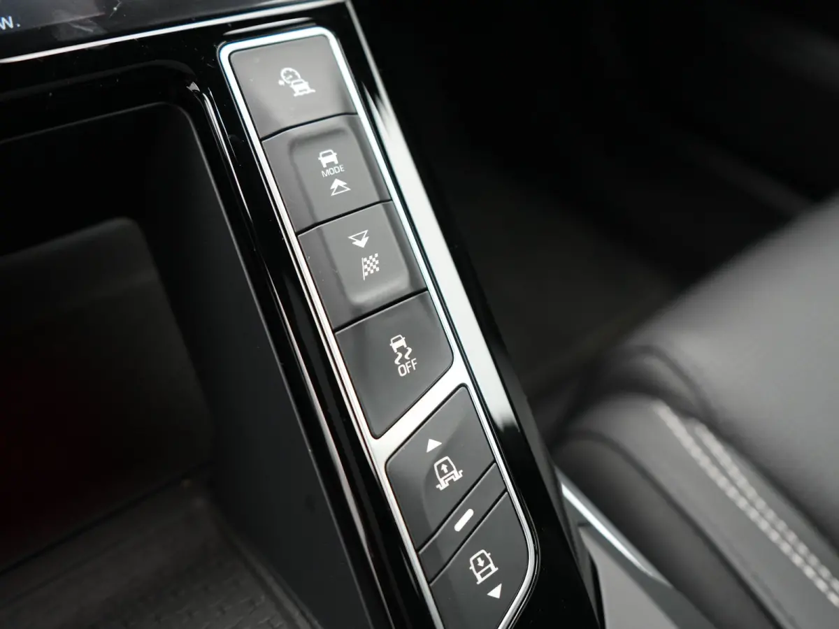 EV400 R-Dynamic 90kWh HSE FACELIFT MODEL INCL BTW | Luchtvering | Panodak | Adaptive Cruise | Lederen Schaalstoelen Memory & Ventilatie | Alcantara Hemel |  22"L.M | Head Up | Meridian Sound