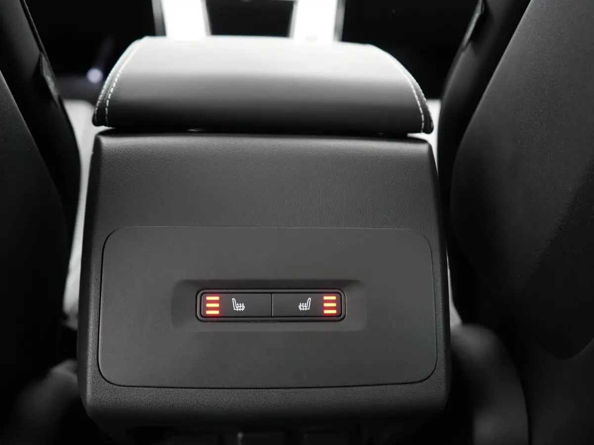 EV400 R-Dynamic 90kWh HSE FACELIFT MODEL INCL BTW | Luchtvering | Panodak | Adaptive Cruise | Lederen Schaalstoelen Memory & Ventilatie | Alcantara Hemel |  22"L.M | Head Up | Meridian Sound