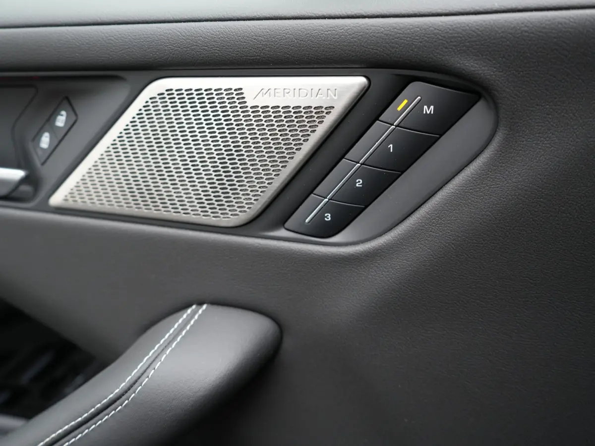 EV400 R-Dynamic 90kWh HSE FACELIFT MODEL INCL BTW | Luchtvering | Panodak | Adaptive Cruise | Lederen Schaalstoelen Memory & Ventilatie | Alcantara Hemel |  22"L.M | Head Up | Meridian Sound