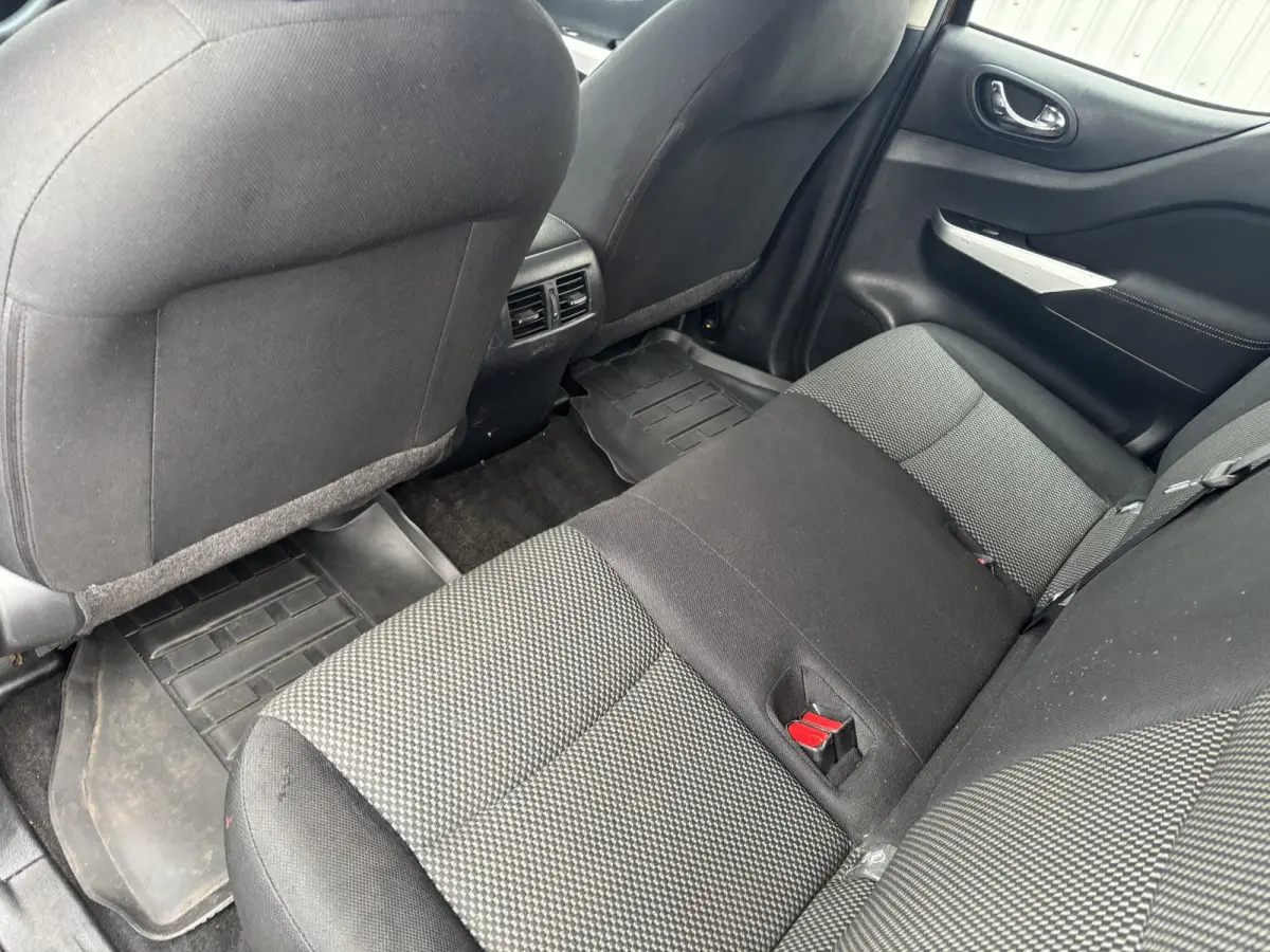 2.3 dCi Acenta DoubleCab Veth*5PERS*A/C*CRUISE*4WD