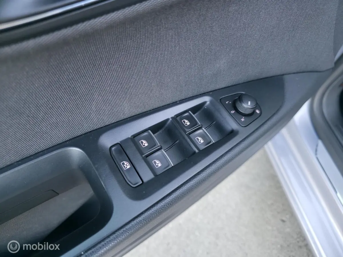 1.4 TSI FR DSG / Navi / Carplay / Trekh. / LED