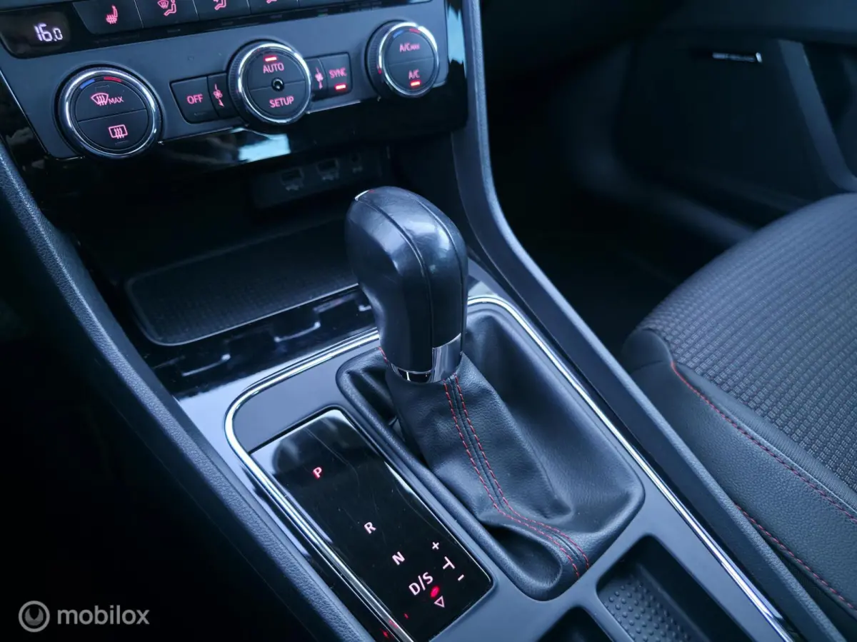 1.4 TSI FR DSG / Navi / Carplay / Trekh. / LED