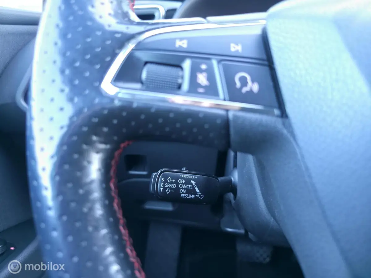 1.4 TSI FR DSG / Navi / Carplay / Trekh. / LED