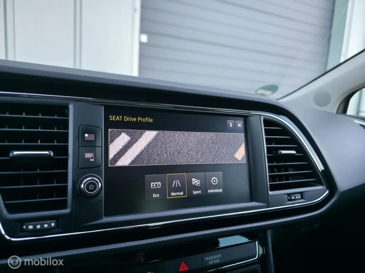 1.4 TSI FR DSG / Navi / Carplay / Trekh. / LED