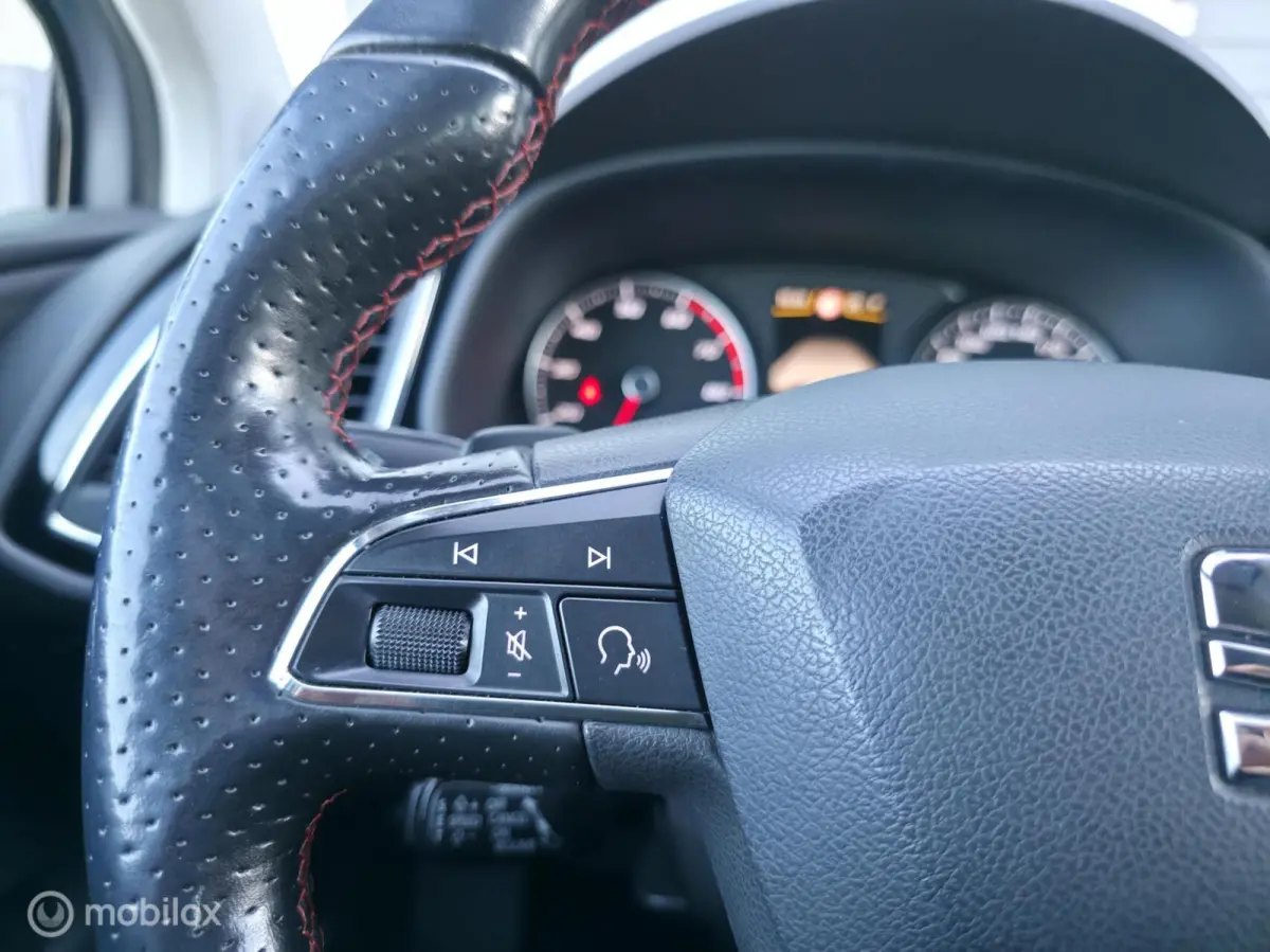 1.4 TSI FR DSG / Navi / Carplay / Trekh. / LED