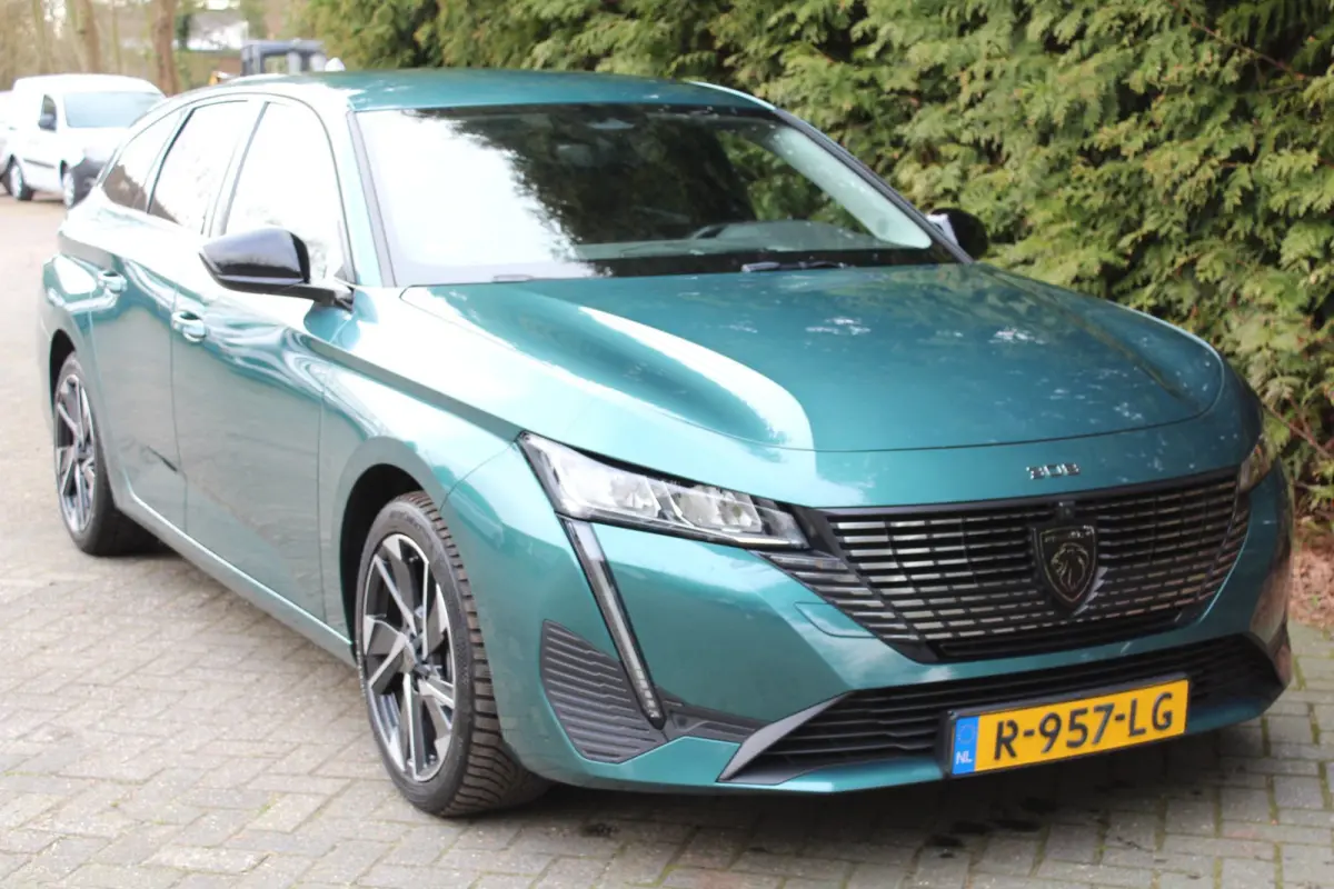 1.2 PureTech Allure Pack Business 130PK | Parkeercamera | Apple/Android Carplay | Navigatie