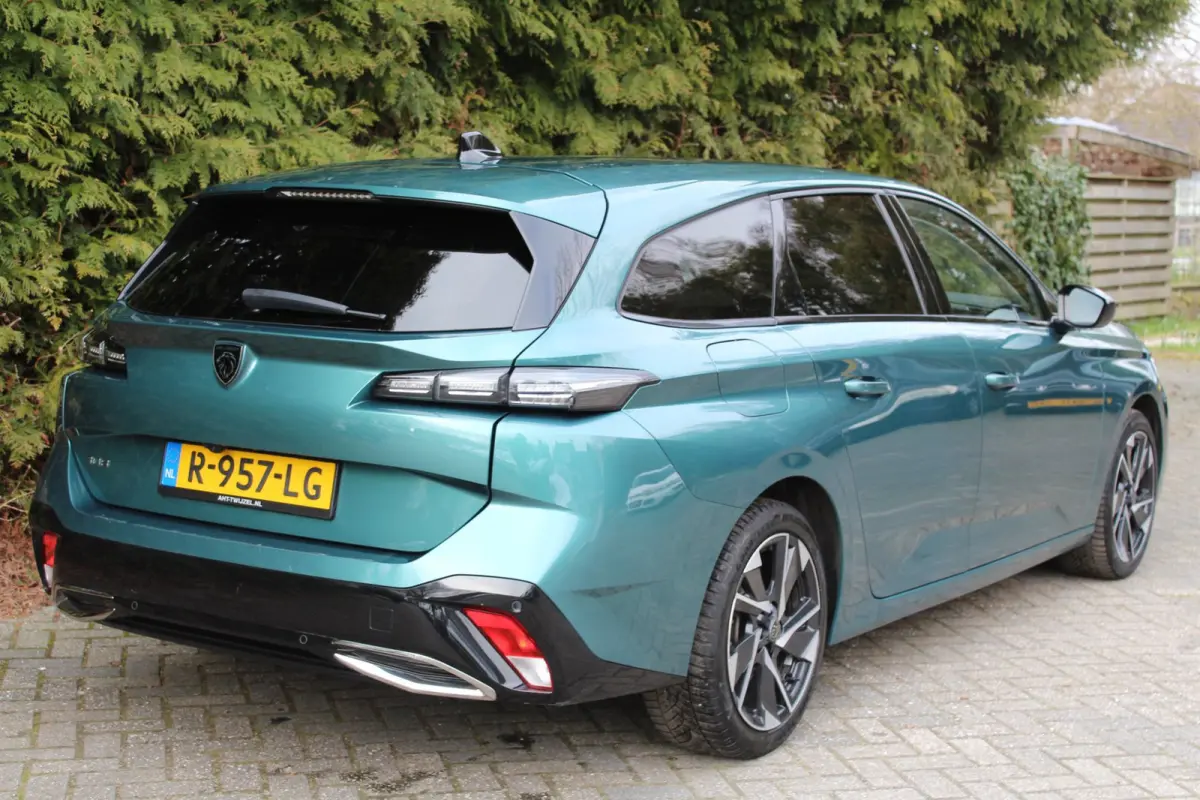 1.2 PureTech Allure Pack Business 130PK | Parkeercamera | Apple/Android Carplay | Navigatie