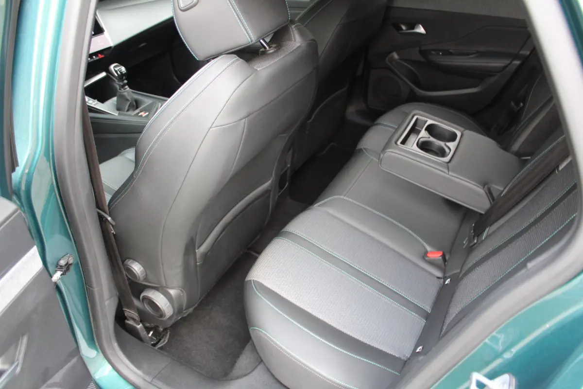 1.2 PureTech Allure Pack Business 130PK | Parkeercamera | Apple/Android Carplay | Navigatie