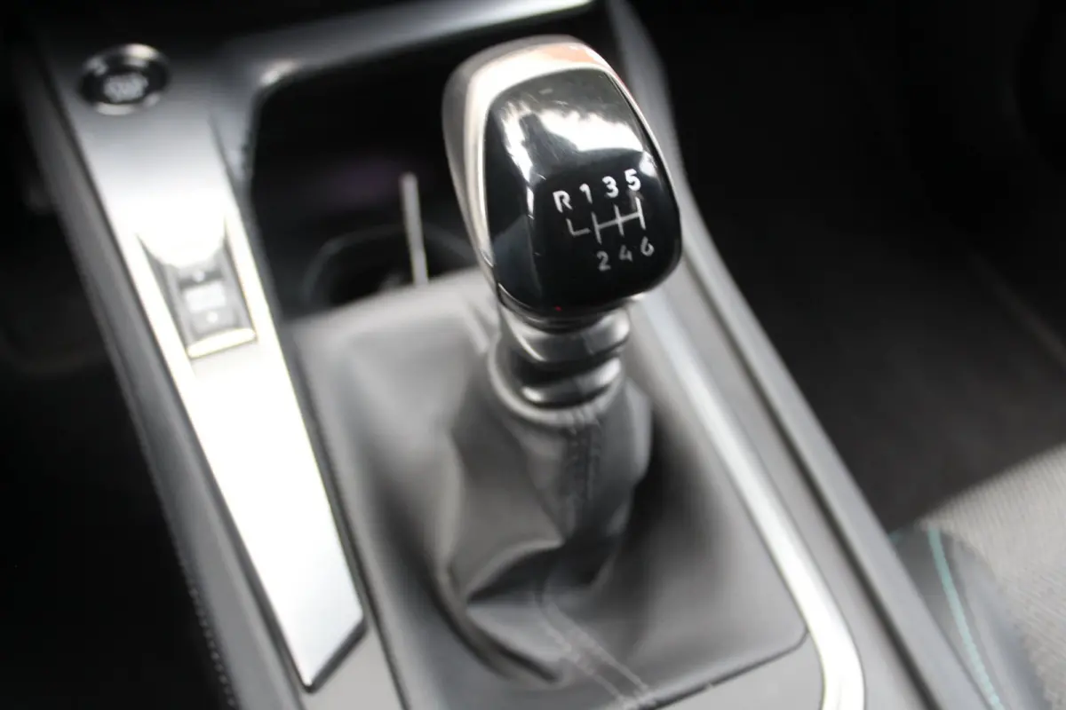 1.2 PureTech Allure Pack Business 130PK | Parkeercamera | Apple/Android Carplay | Navigatie